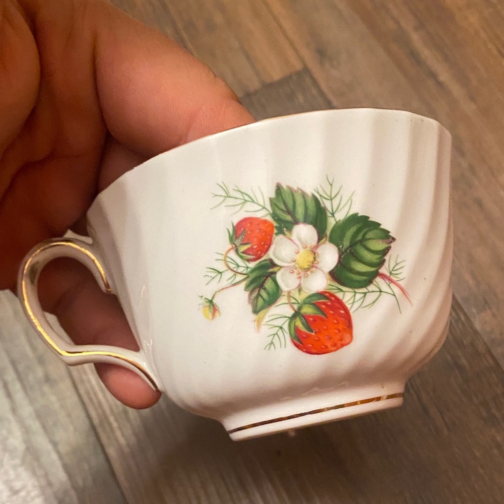 Charming Floral Dinnerware Set with Cream Accents - Picture 4 of 14